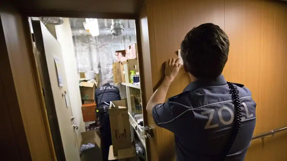 Image from Frankenpost: 👋 Hallo zusammen, hier sind die Nachrichten 🗞️ des Tages: 🚔 Zoll...