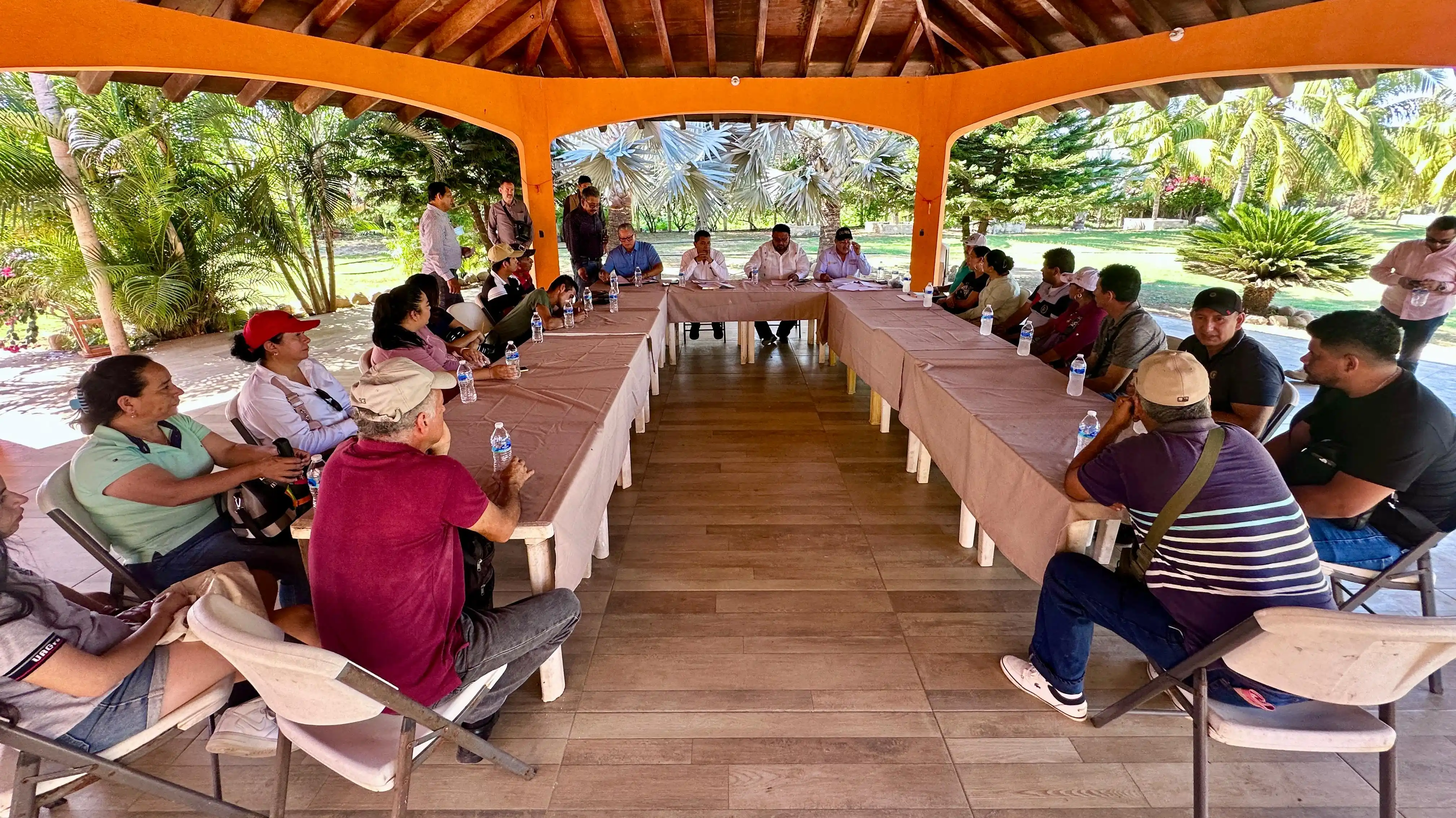 Image from Gobierno del Estado de Guerrero: Subsecretaría de Desarrollo Político y Social establece mesa de trabaj...