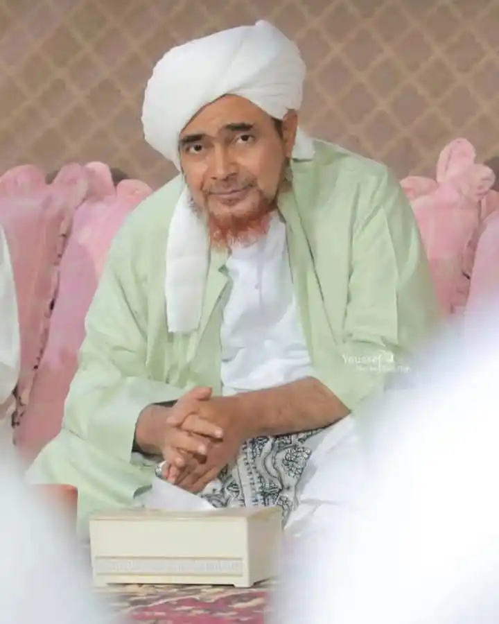 Image from Kalam Habib Umar Bin Hafidz: *الـسَّـلَامُـ عَلَيْڪُمْـ وَرَحْمَةُ اللّٰـٰه وَبَرَڪَاتُهُ* *اَللَّٰ...