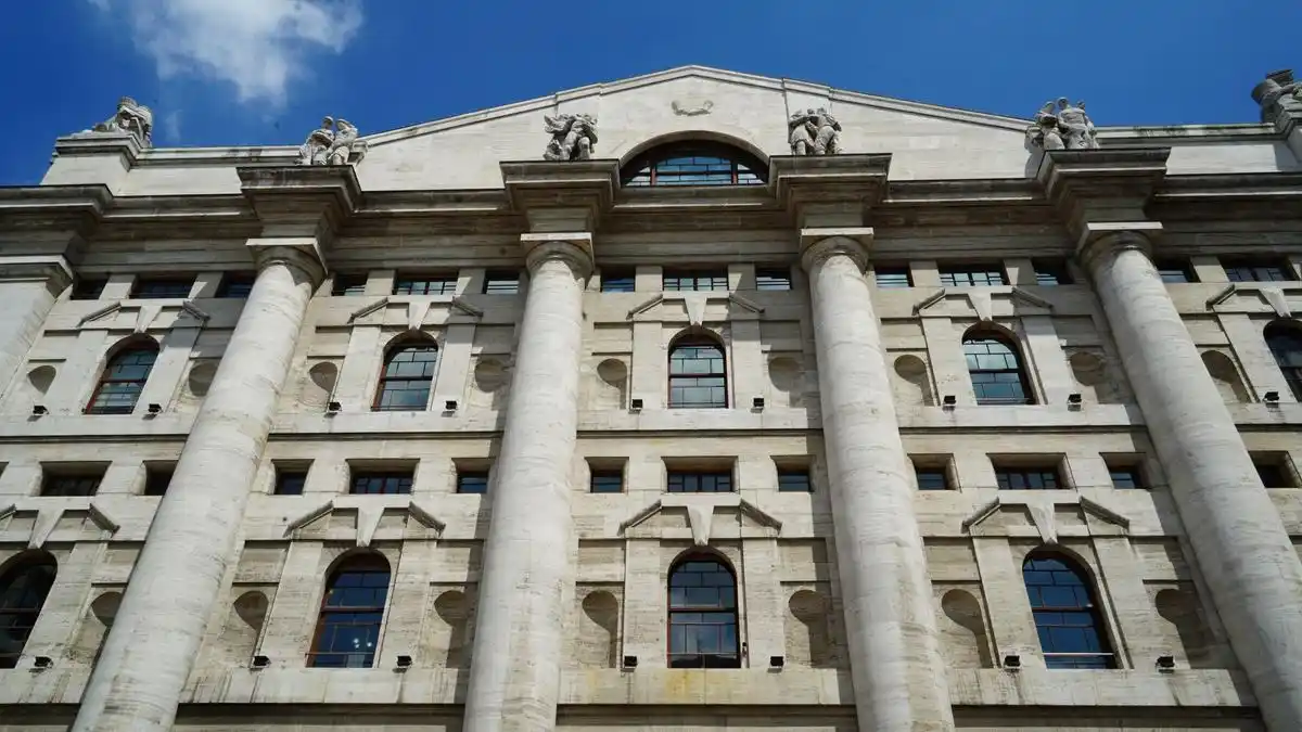 Image from MF - Milano Finanza: *👀 Piazza Affari, ecco le 8 azioni più colpite dai dazi Usa del 25% s...