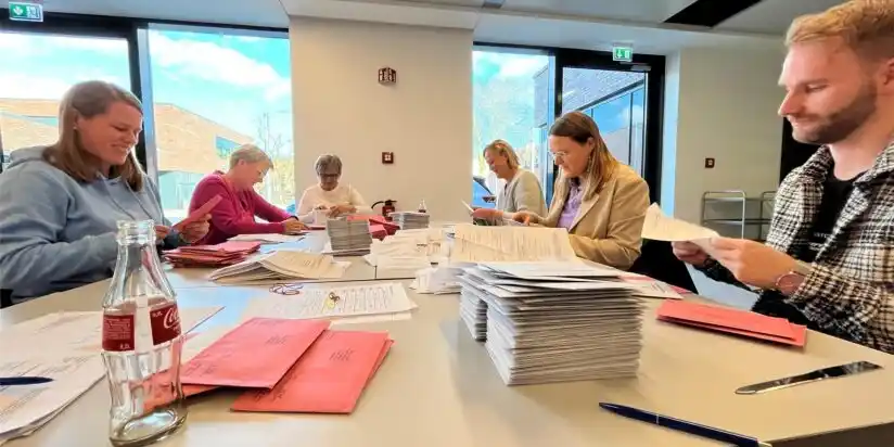Image from Münsterland Zeitung: 🗳️🎥  *Livevideo aus der Stadthalle: Start der Auszählung in Ahaus* �...