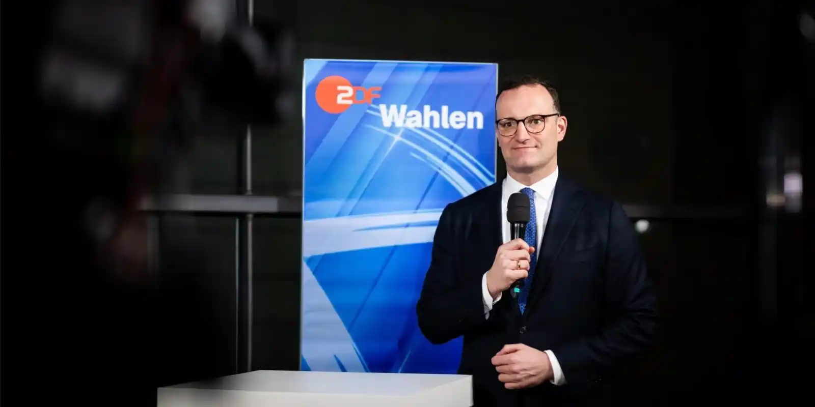 Image from Münsterland Zeitung: 🗣️💬 *Jens Spahn freut sich über Ergebnis: Fast die Hälfte der Mensch...