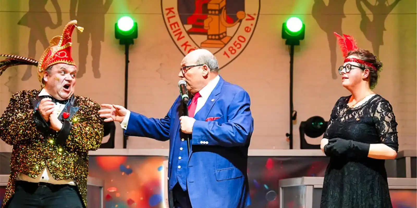 Image from Münsterland Zeitung: 🎊🎉 *Beste Stimmung an Altweiber: Närrinnen feiern in Klein-Köln* 🎊�...
