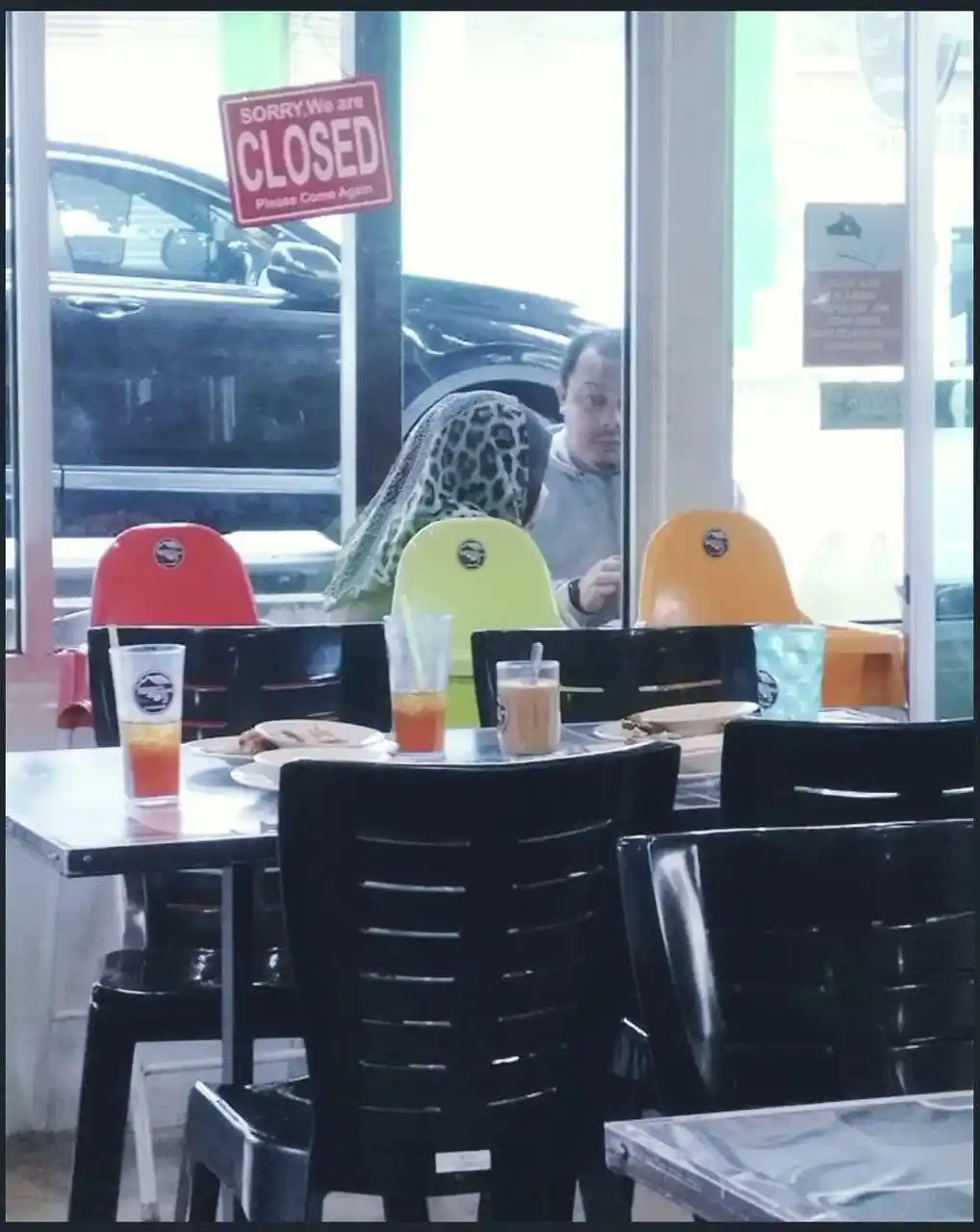 Image from OHBULAN!: Yang berada di meja tu tadi adalah empat orang perempuan dewasa. Rasa...