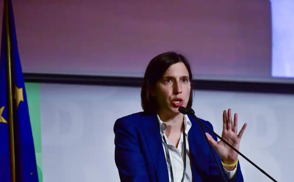 Image from Partito Democratico: *Meloni scelga se indossare la maglia dell'Europa o il cappellino di T...