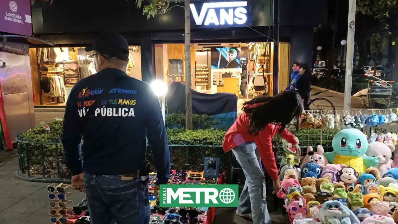 Image from Publimetro México: *📌Alessandra Rojo de la Vega libera paso peatonal de comerciantes en ...