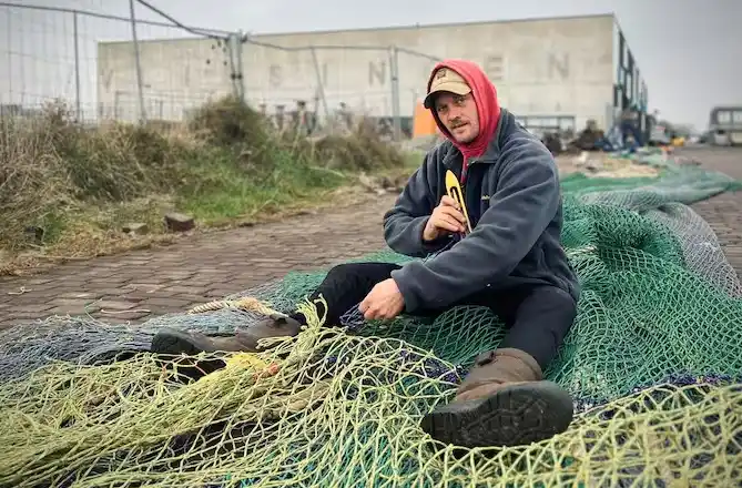 Image from PZC: Handtekeningen zijn nog niet gezet, toch heerst *opluchting bij de vis...