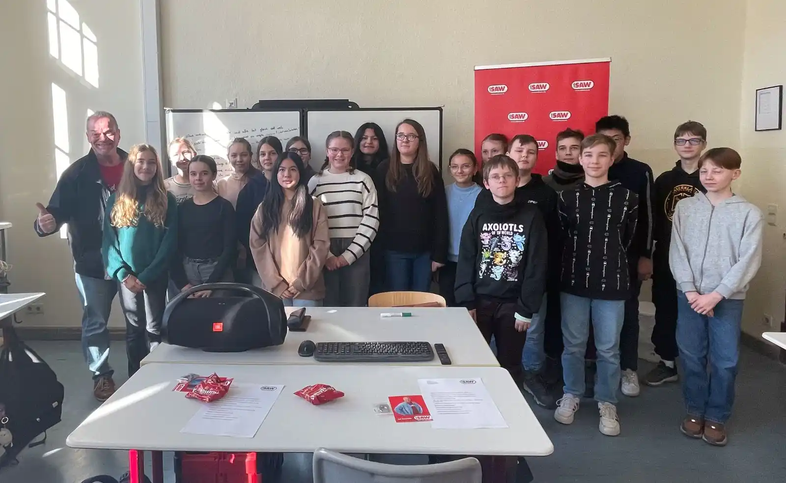 Image from radio SAW: Shawn Mendes' Song "Why Why Why" hat die 6. Klasse des Carolinum in Be...