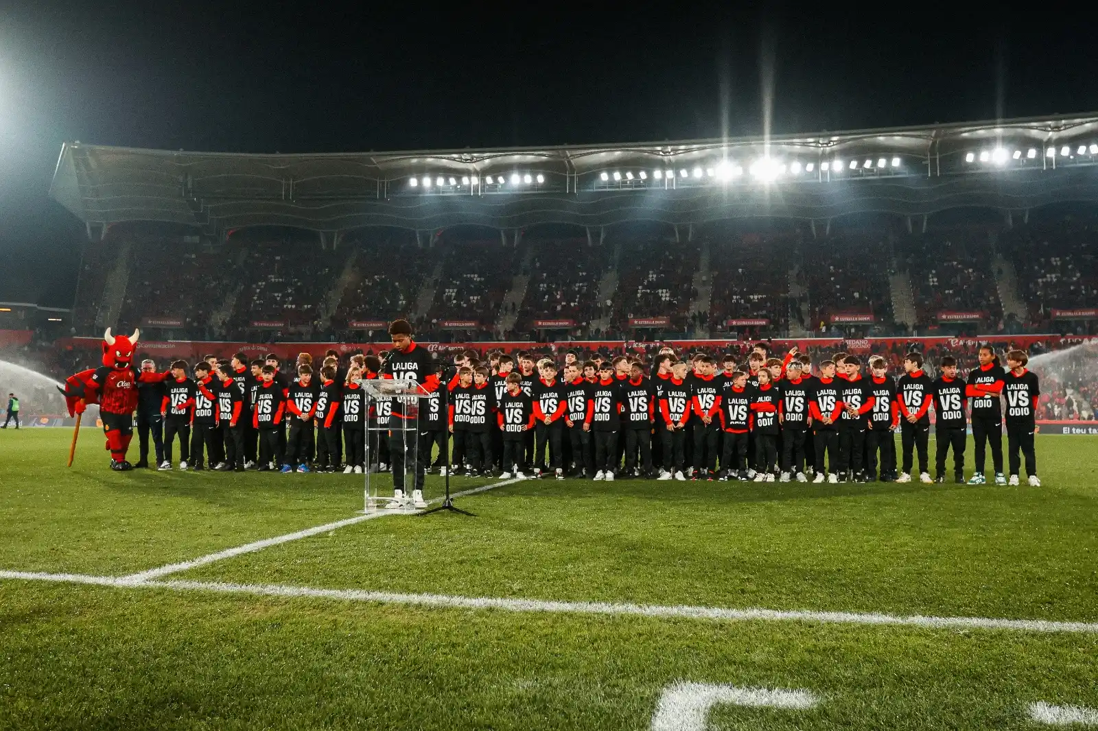 Image from RCD Mallorca ❤️🖤: El fútbol que queremos, luchémoslo hoy. <a class="text-blue-500 hover...