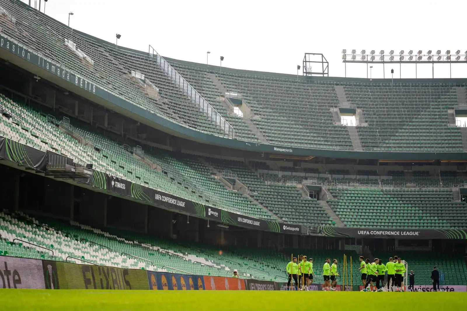 Image from Real Betis Balompié : 🔜🇪🇺🏟️ <a class="text-blue-500 hover:underline cursor-pointer" hre...