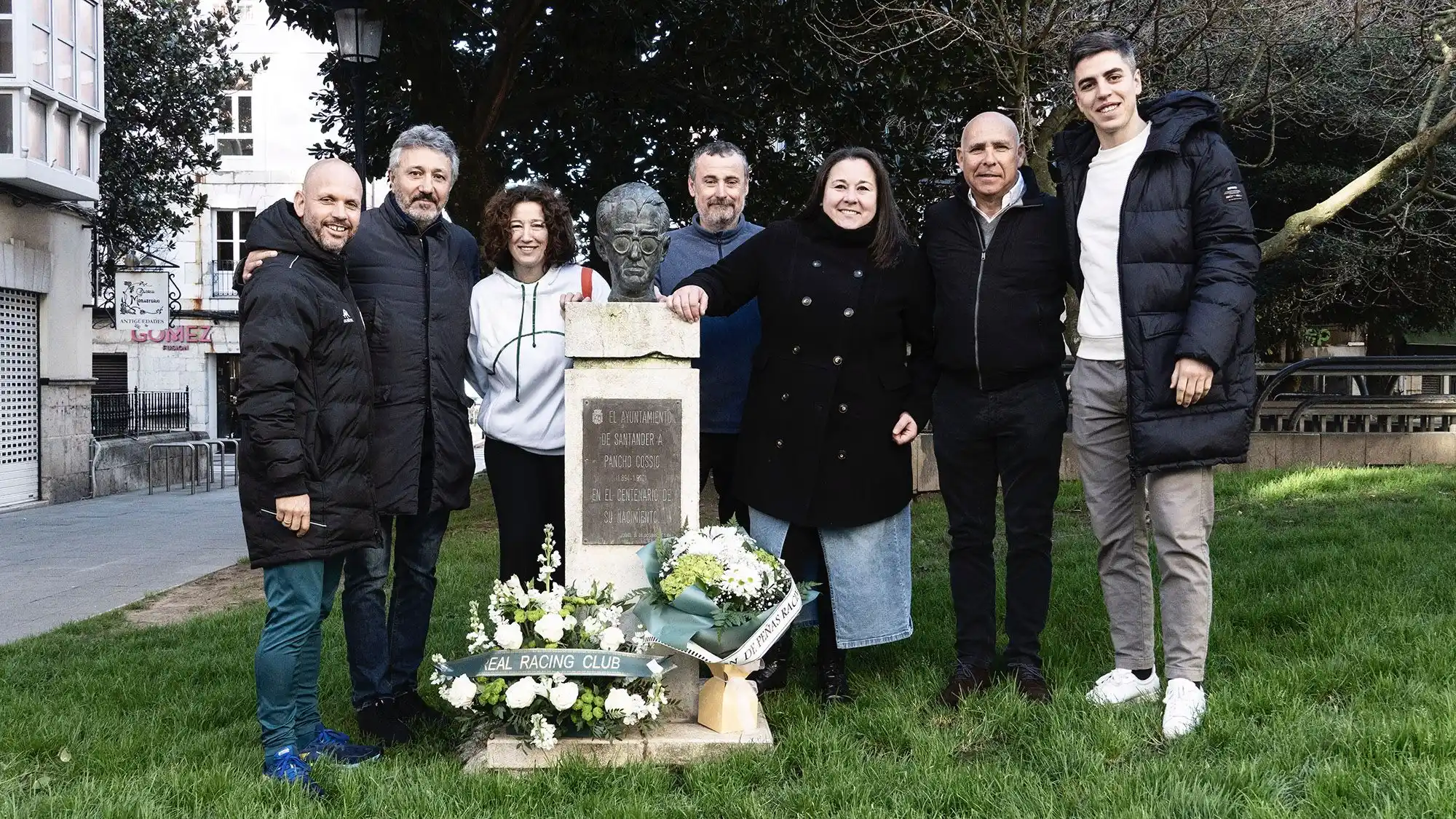 Image from Real Racing Club: 💐 El Real Racing Club conmemora, junto a la estatua de Pancho Cossío ...