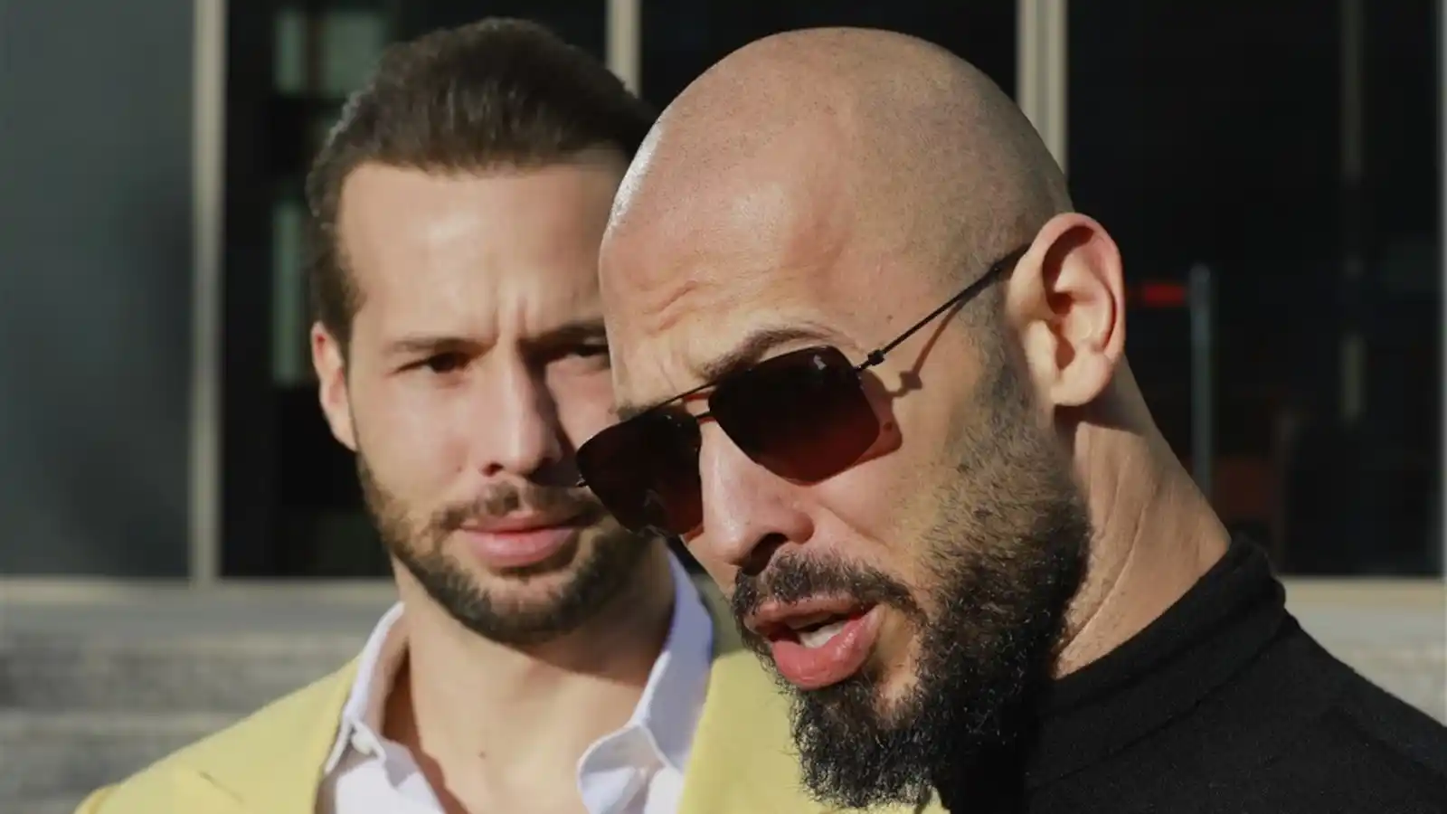 Image from RTL Nieuws: *Gebroeders Tate met toestemming weg uit Roemenië ondanks lopend proce...