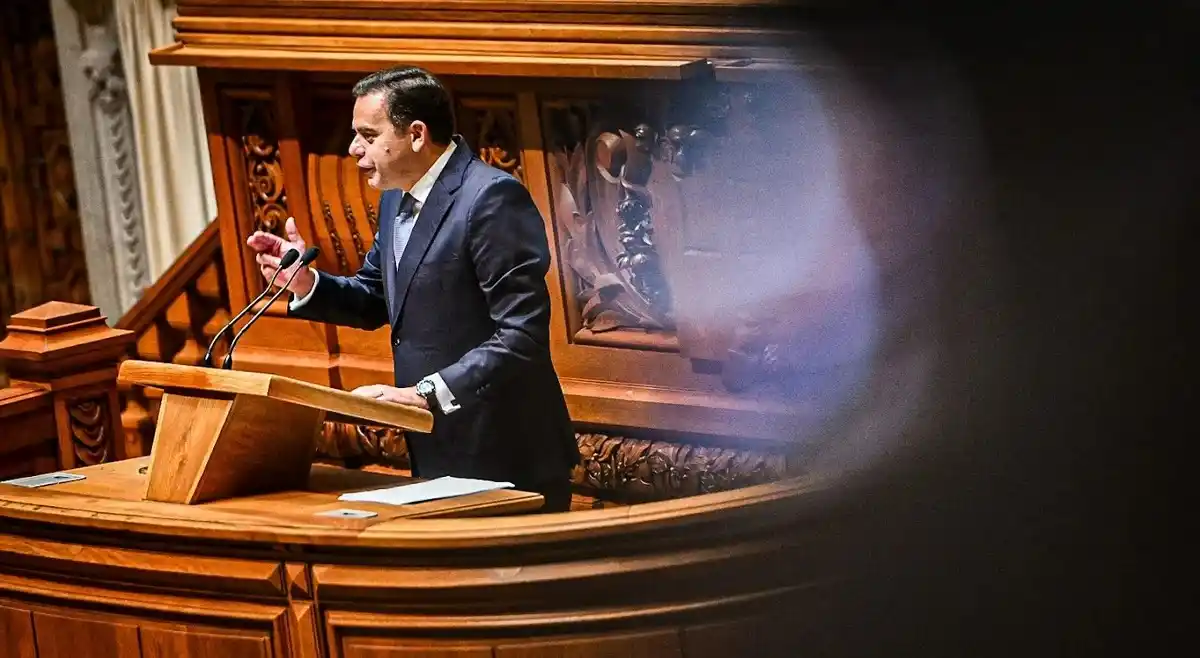 Image from RTP Notícias : *A empresa familiar de Luís Montenegro recebe 4.500 euros por parte da...