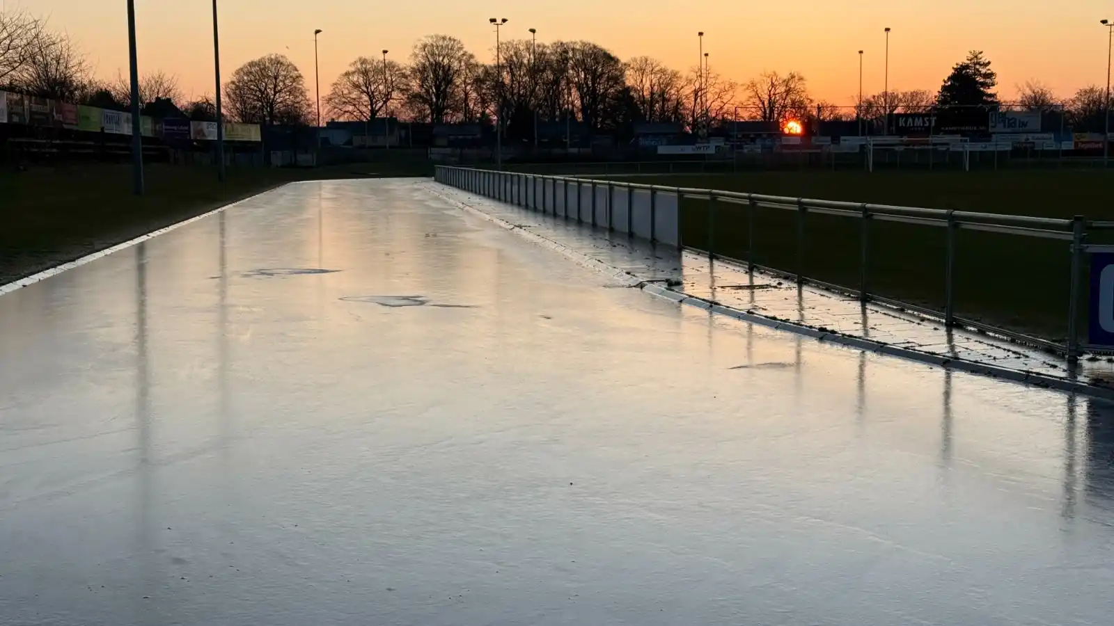 Image from RTV Drenthe: Wie vandaag een tweede dag wil schaatsen, moet in Nieuw-Buinen, Noordl...