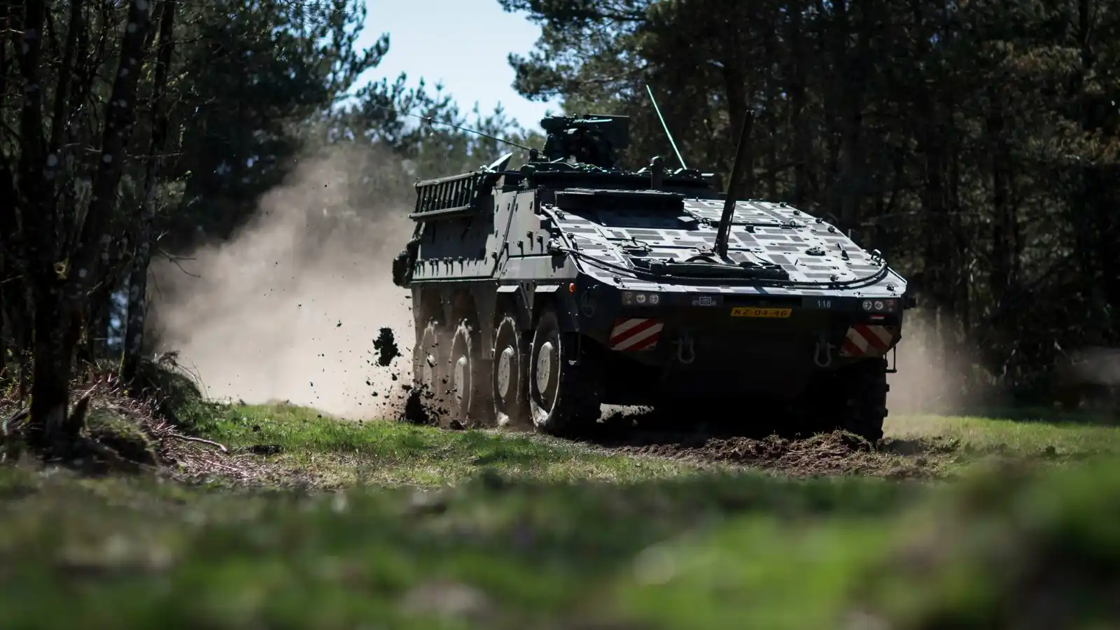 Image from RTV Drenthe: De landmacht kan een deel van de pantserwielvoertuigen tijdelijk niet ...