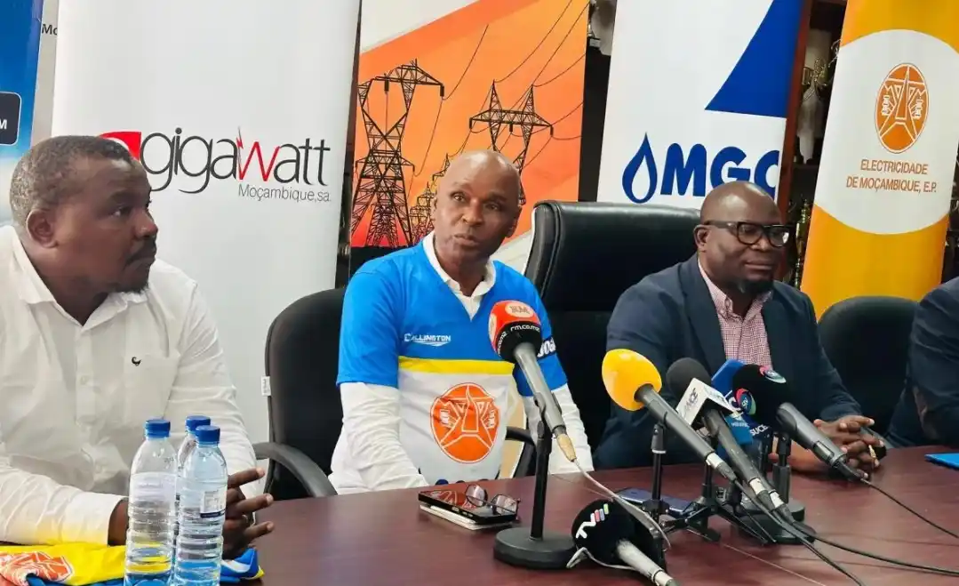 Image from Somos Fanaticos - Futebol Moçambique: Baciro Candé com discurso ambicioso na apresentação como treinador do ...