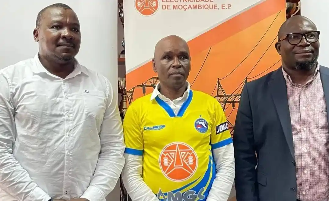 Image from Somos Fanaticos - Futebol Moçambique: *Moçambola:* Baciro Candé é apresentado como o novo treinador do Costa...