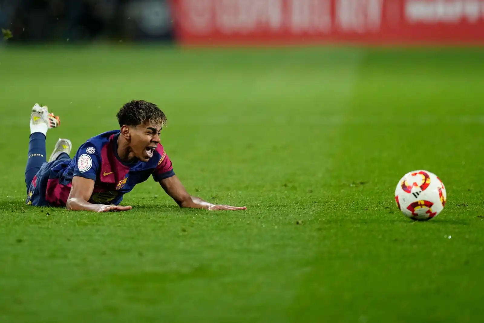 Image from Tiempo de Juego COPE: ⏰ ¡Descanso en Montjuic! 💥 BARÇA 3 - 2 ATLETI ⚽️ Julián Álvarez 1' ⚽...