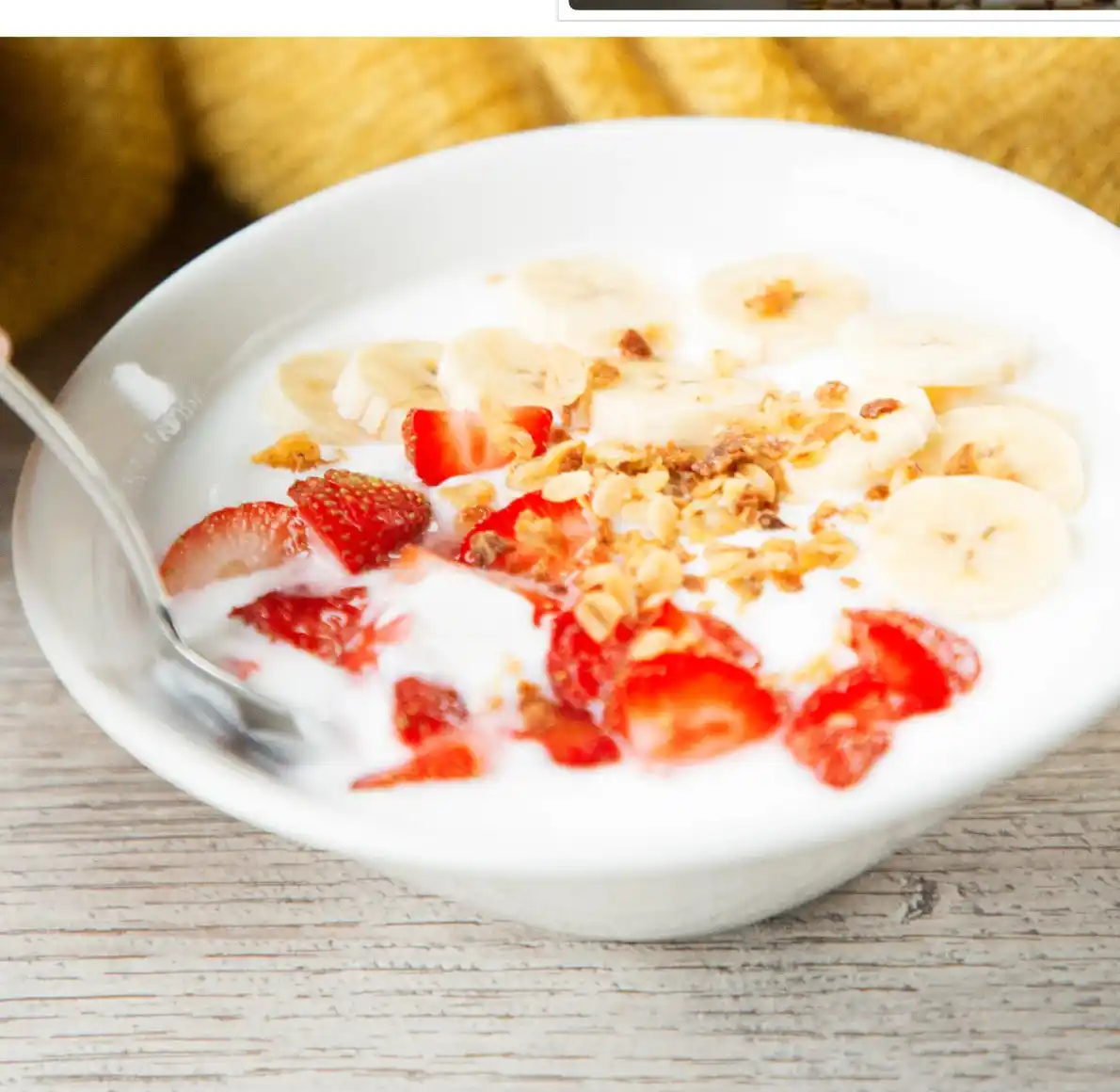 Image from Vogue España: *NUTRICIÓN. 10 alimentos ricos en probióticos* La microbiota intestina...
