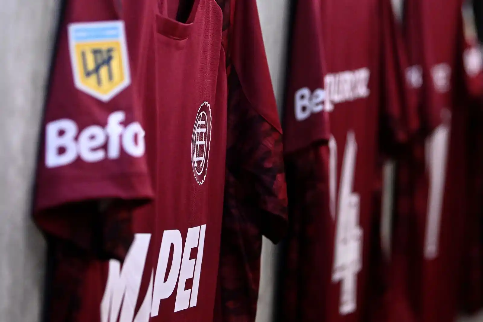 Image from Club Atlético Lanús: Vestuario local listo en La Fortaleza ☑️  <a class="text-blue-500 hove...