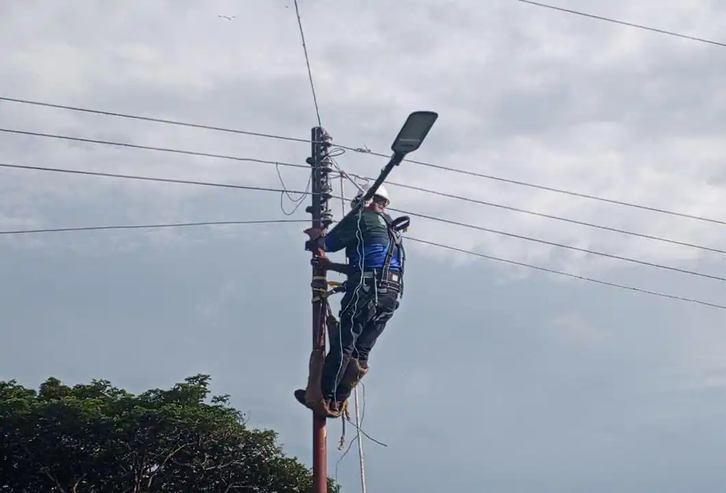 Image from Cojedes Es Noticia: *Corpoelec mejorará suministro eléctrico en Caño Benito.* <a class="t...