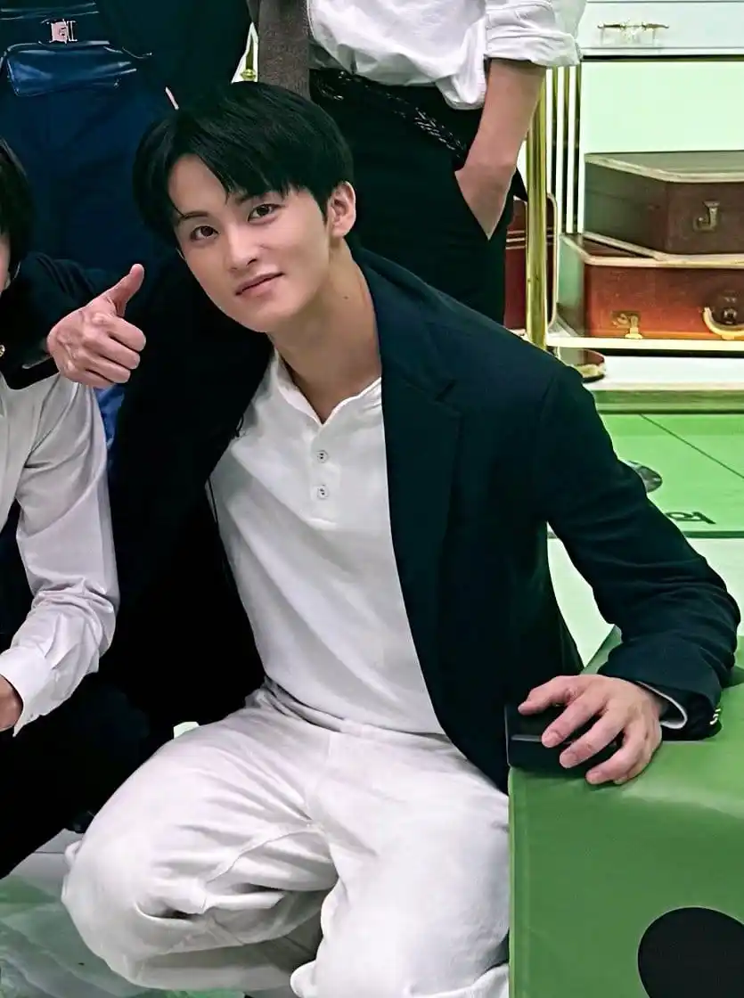 Image from 𝐌αִr𝗄 Ιִᧉׄᧉׄ იc𝗍 ᥍ׄquִαִd 𝗄ρ𐐫ρ 🐯: aura cowok ganteng, dewasa, fresh, mengayomi, mapan, gaji 2 digit υρᑯα...