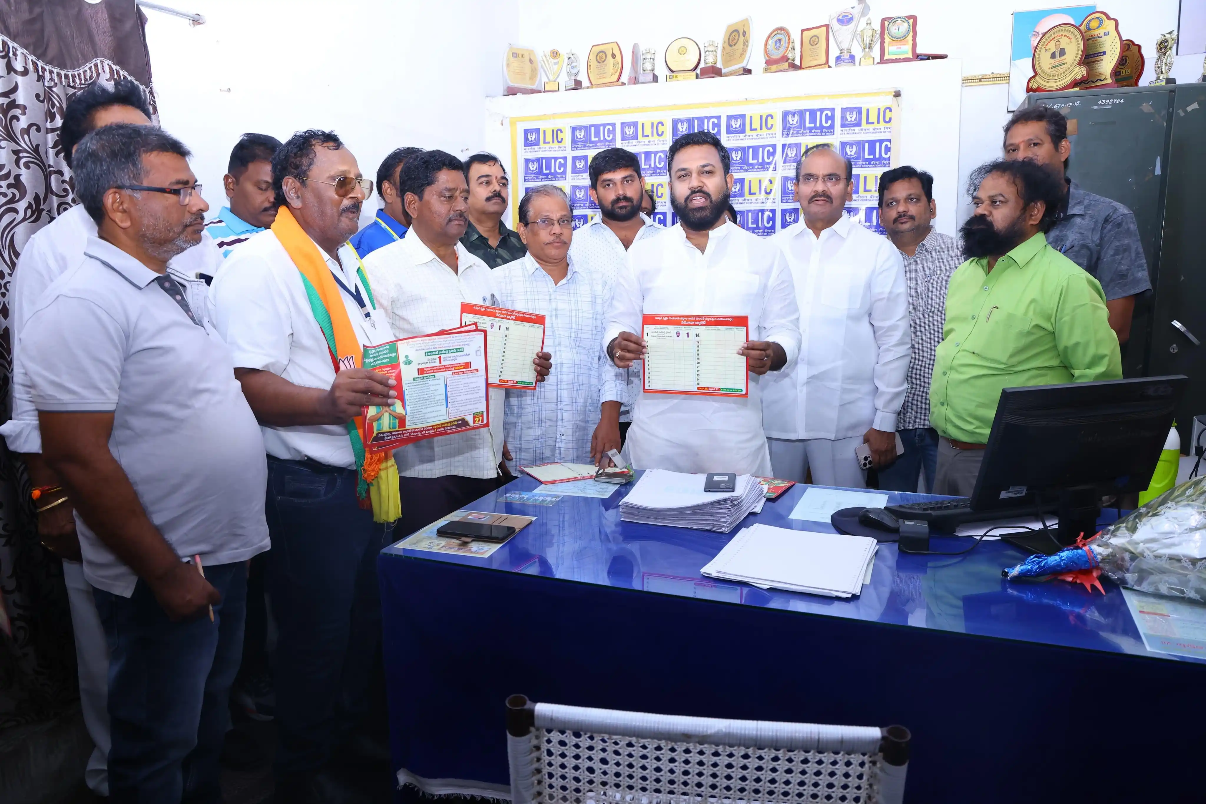 Image from Polamreddy Dinesh Reddy | TDP: చిలకలూరిపేట నియోజకవర్గంలోని పలు బ్యాంక్ ఉద్యోగస్తులతో సమావేశమై, ఈ 27న ...