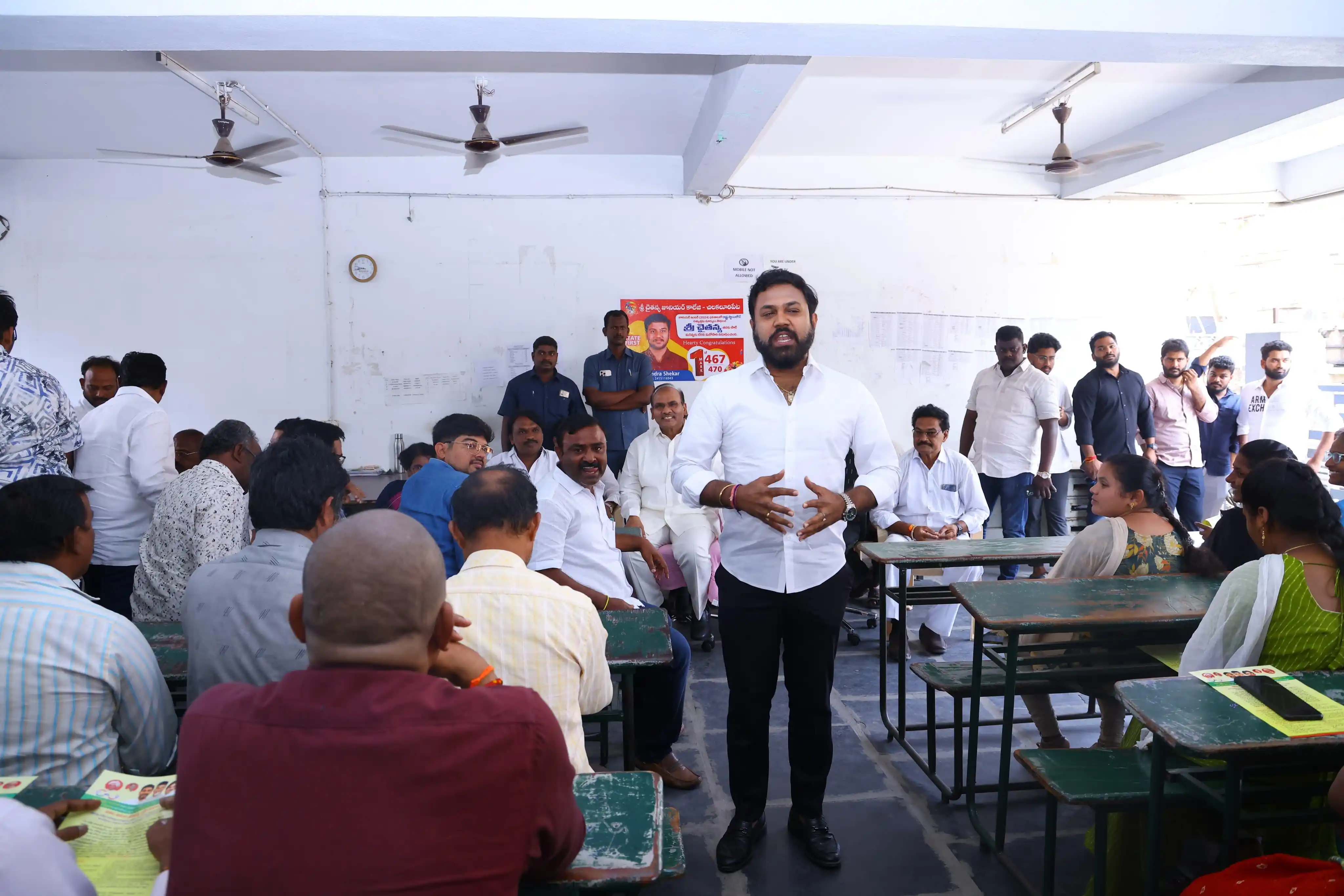Image from Polamreddy Dinesh Reddy | TDP: చిలకలూరిపేటలోని చైతన్య లిట్టెల్స్ స్కూల్, శ్రీ చైతన్య జూనియర్ కాలేజీ, ...
