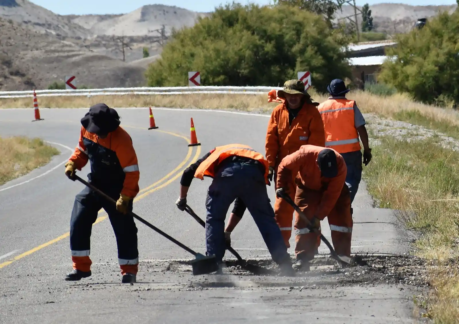 Image from Rutas chubutenses: RN 25 tramo Gaiman - Dolavon: continúan los trabajos de bacheo de la c...
