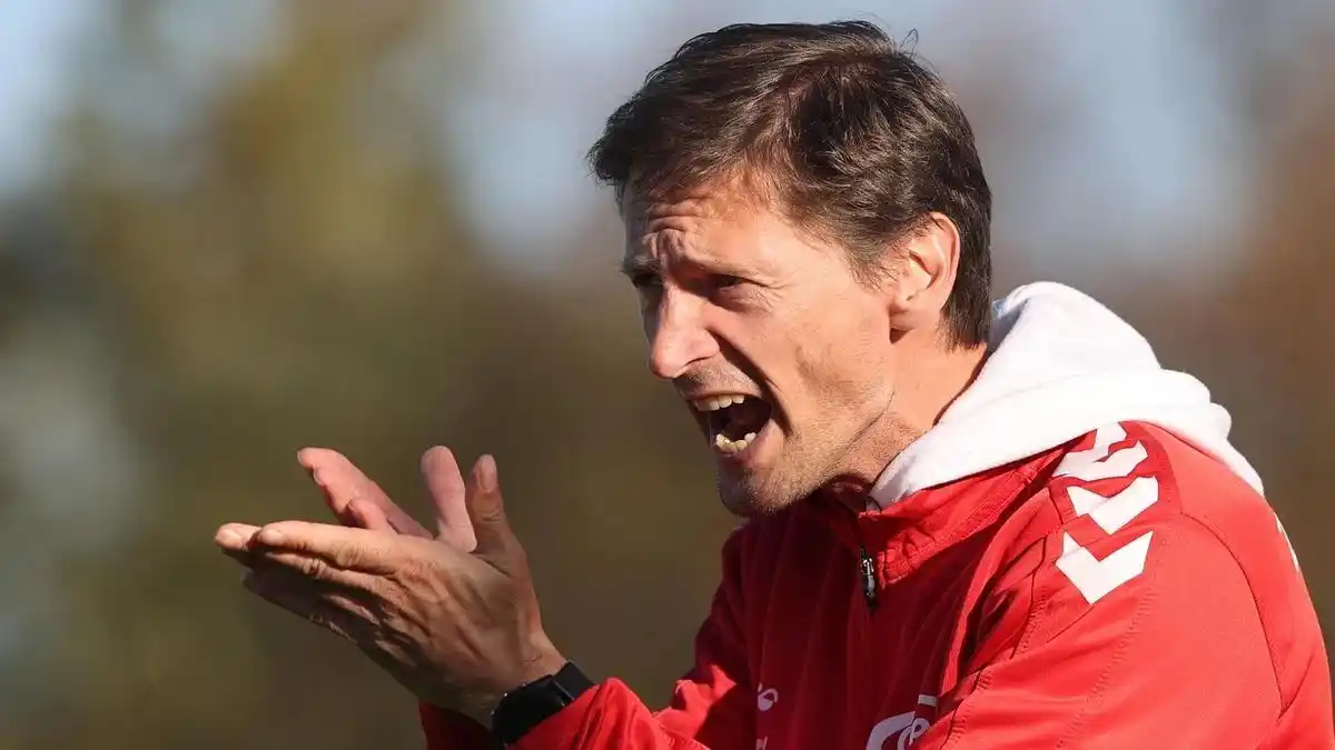 Image from Sportliches Thüringen: Warum Trainer Georg-Martin Leopold froh ist, dass das Spiel des ZFC Me...