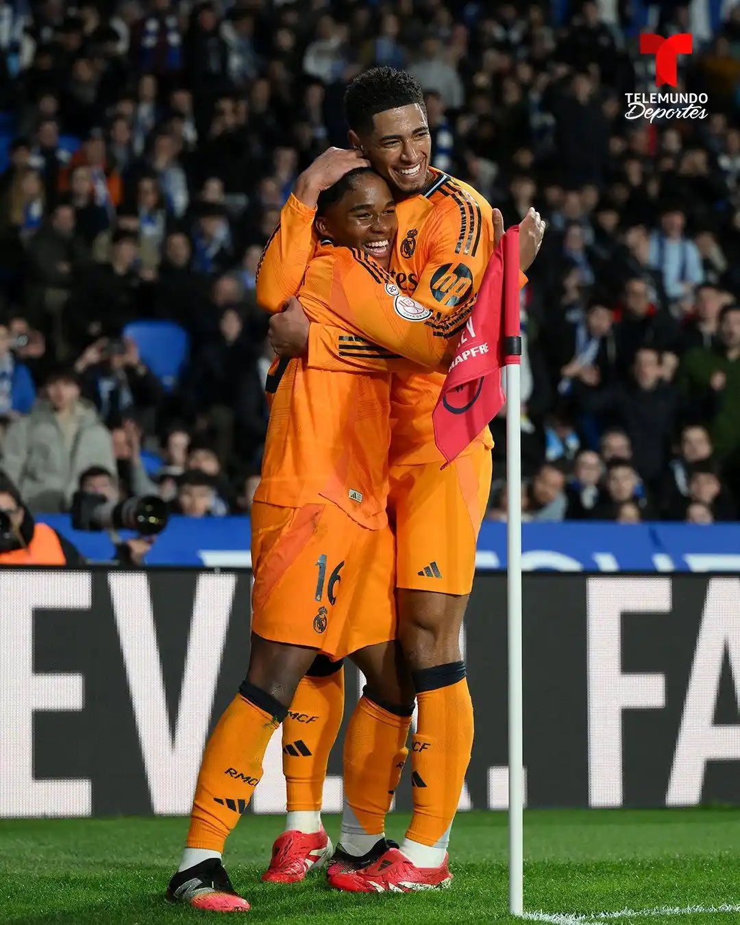 Image from Telemundo Deportes: 👊 ¡Real Madrid se lleva la ventaja al Bernabéu! Con gol de Endrick,...