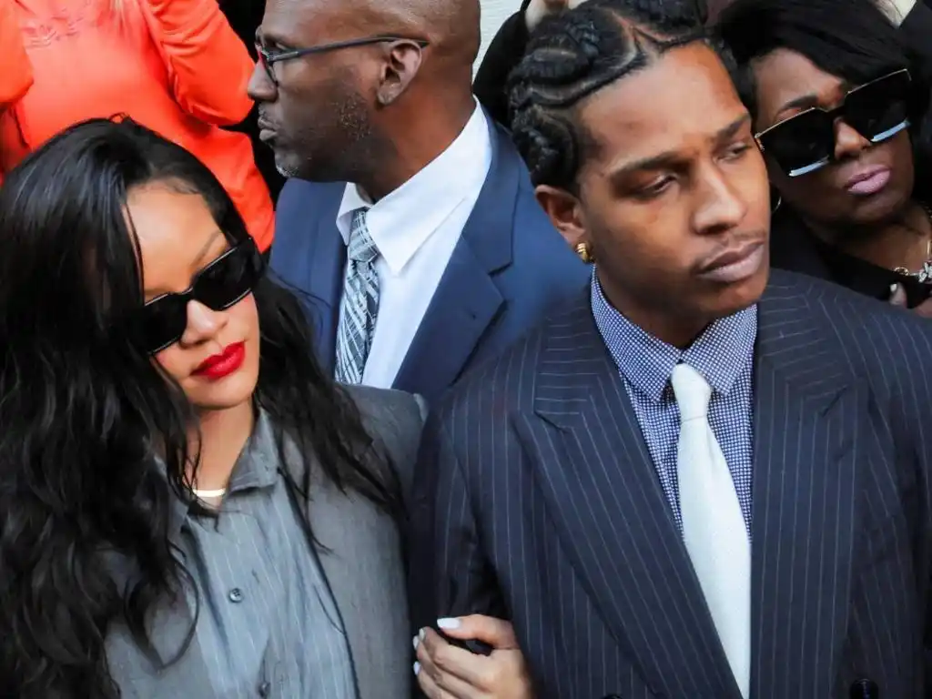 UOL | Universo Rihanna post