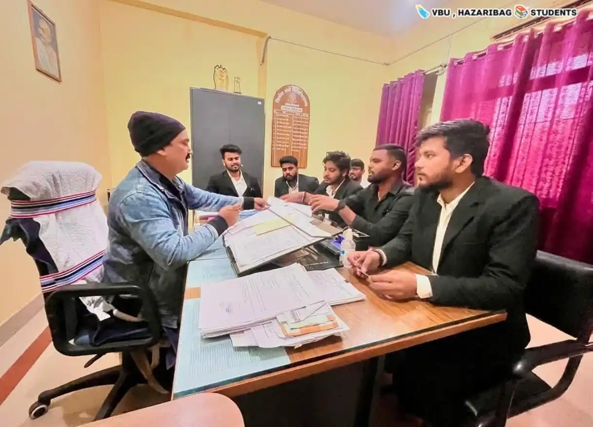 Image from 🔖 VBU, HAZARIBAG 📚 STUDENTS: *विनोबा भावे विश्वविद्यालय में बढ़ी फीस के खिलाफ हमारी आवाज़!* *विनोब...