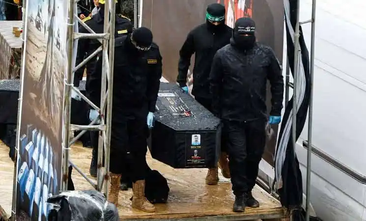 Image from العربیہ فلسطین اردو (Al Arabiya Palestine Urdo): حملے کا خطرہ نیتن یاہو نے لاشوں کی حوالگی کی تقریب میں شرکت کا فیصلہ...