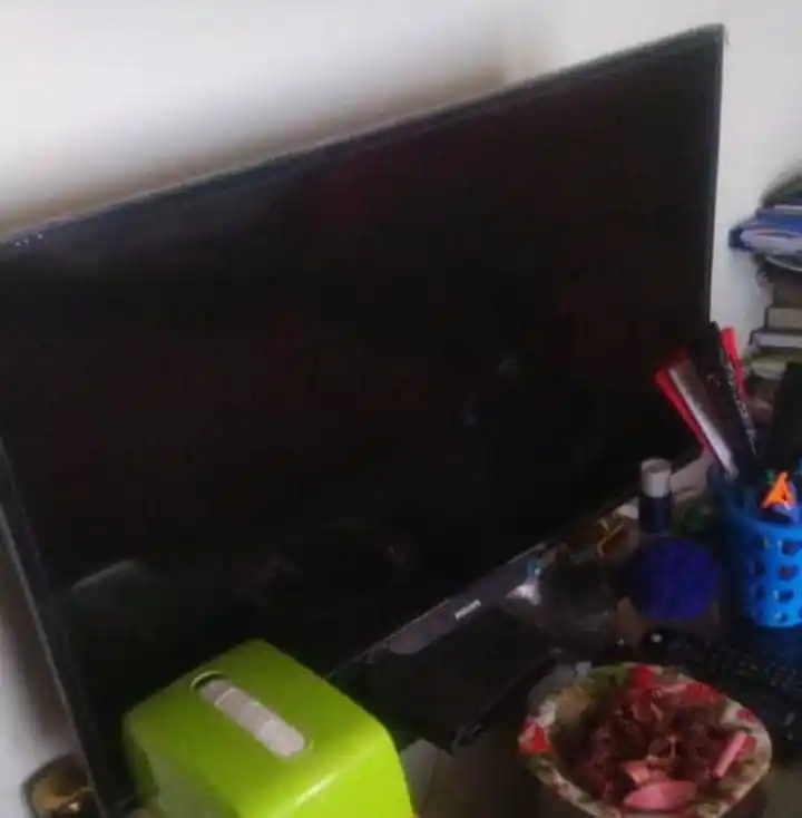 Image from BULAWAYO ADVERTISING🐘🌏: Hello Admin. May you post for me. 32inch Philips tv for sale $65. Remo...