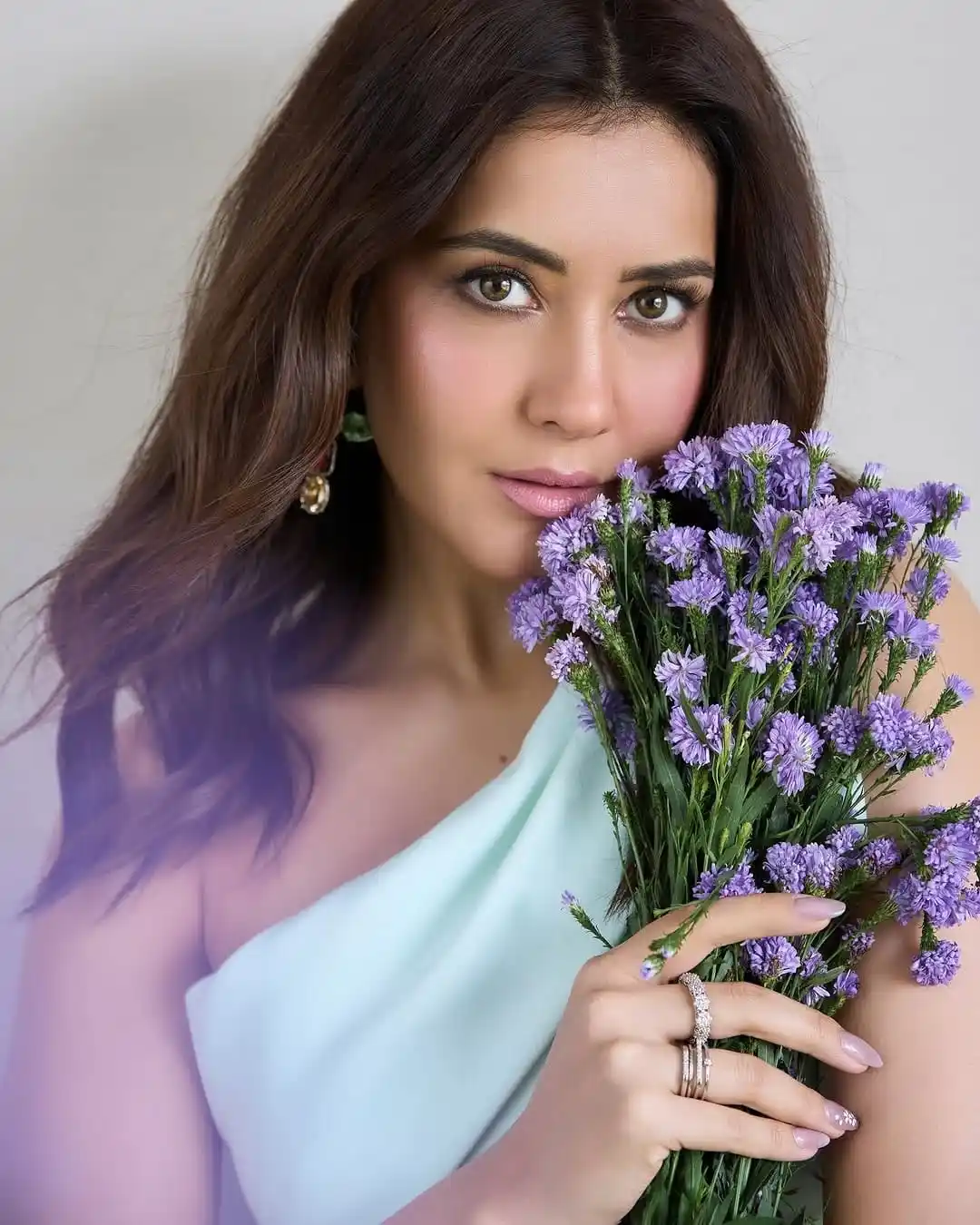 Image from Golden Cinema : Raashikhanna 🤍✨...