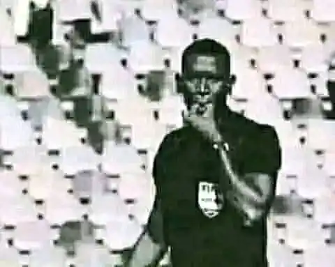 Image from قصف مدريدي 😂🚀: من الذاكرة اخر مره فاز برشلونه بدوري الأبطال كان الحكم حينها يصفر بيده...