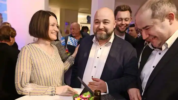 Image from Neue Presse Coburg: Hallo am Montag nach der Wahl! Dementsprechend gibt es auch noch einig...