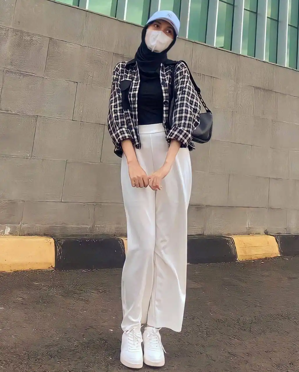 Image from Inspirasi Outfit Indonesia OOTD Ide Rekomendasi Outfit Hijab Cewek Cowok: ⌨️ Outfit Hijab Kekinian <a class="text-blue-500 hover:underline curso...