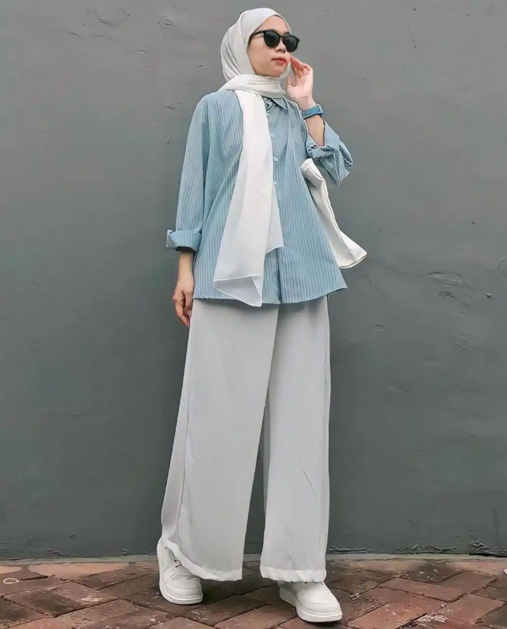 Image from Inspirasi Outfit Indonesia OOTD Ide Rekomendasi Outfit Hijab Cewek Cowok: 🌐 Outfit Hijab Blue White <a class="text-blue-500 hover:underline cur...