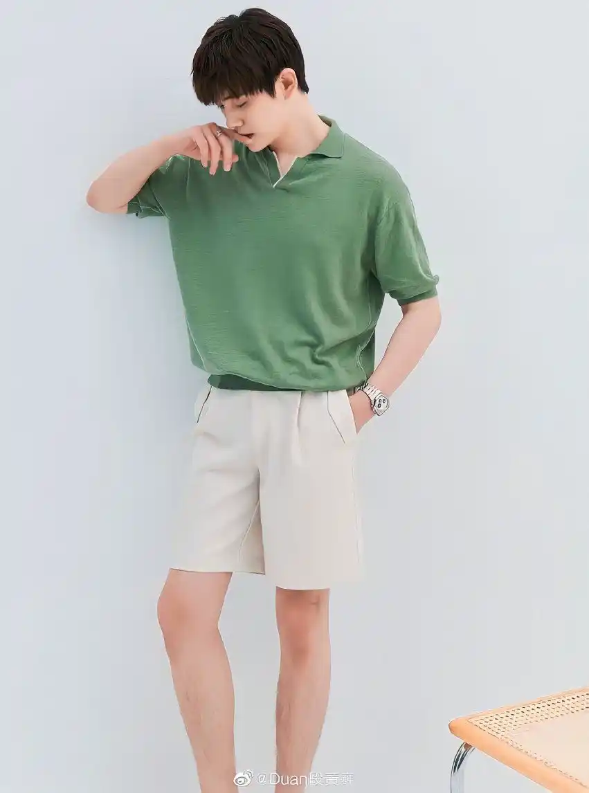 Image from Inspirasi Outfit Indonesia OOTD Ide Rekomendasi Outfit Hijab Cewek Cowok: 🍏 Outfit Casual Green White <a class="text-blue-500 hover:underline c...