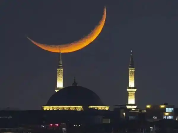 Image from سچ جلالپور پیر والہ: *برونائی اور ملائیشیا میں بھی آج چاند نظر نہیں آیا پرسوں بروز اتوار کو...