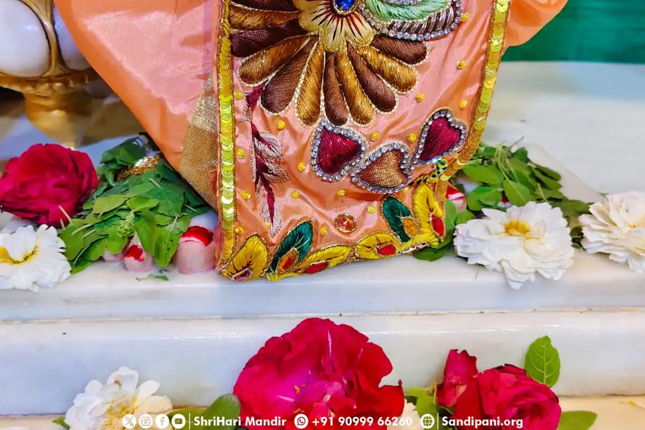 Image from ShriHari Mandir: जय श्री कृष्ण ।। 🛕 आजके दर्शन 🛕 श्रीहरि मंदिर पोरबंदरसे भ...