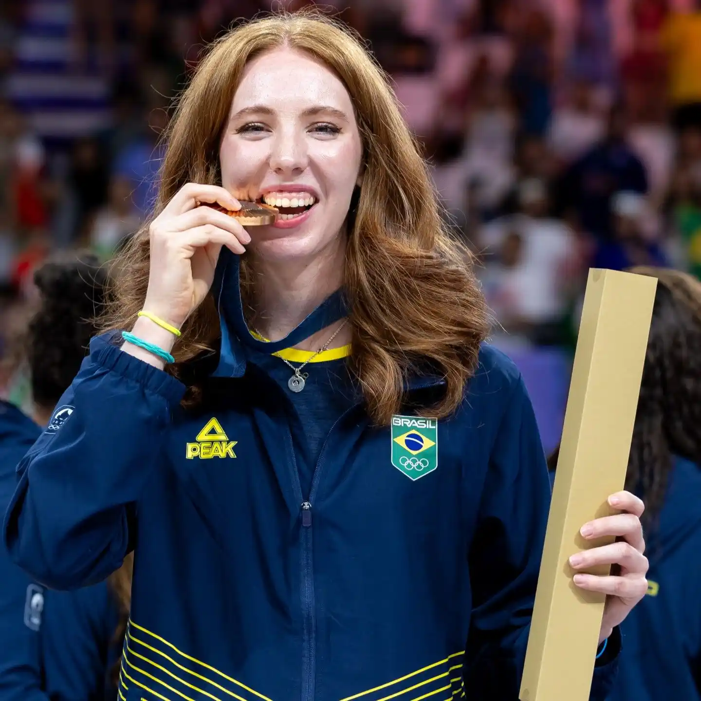 Image from Time Brasil/COB: PARABÉNS, JULIA BERGMANN! 🇧🇷🏐 Medalhista de bronze em <a class="te...