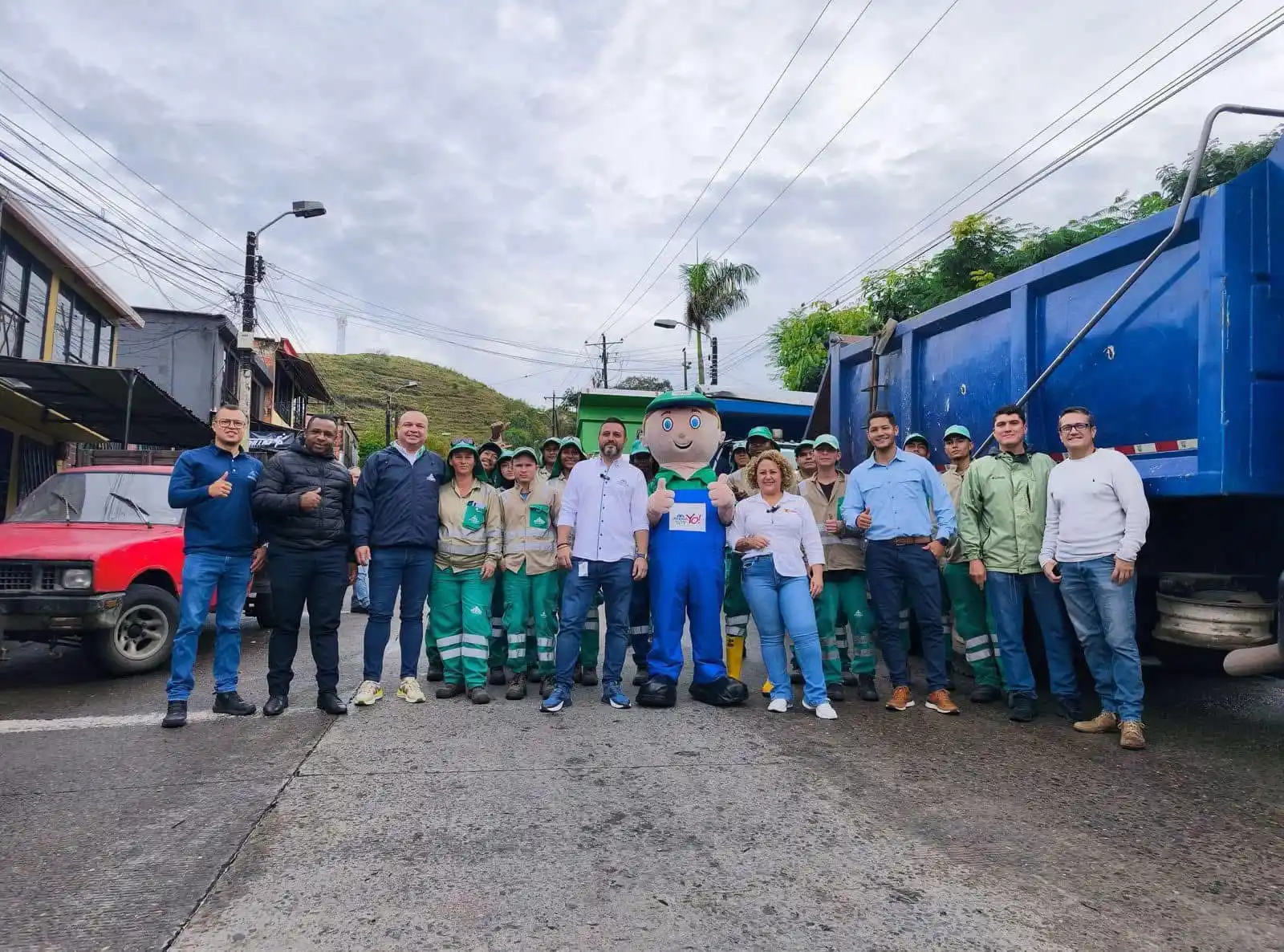 Image from Alcaldía de Pereira : EN VILLASANTANA INICIÓ PLAN ‘RESCATE’ PARA LIMPIAR A PEREIRA 🏩 La <a...