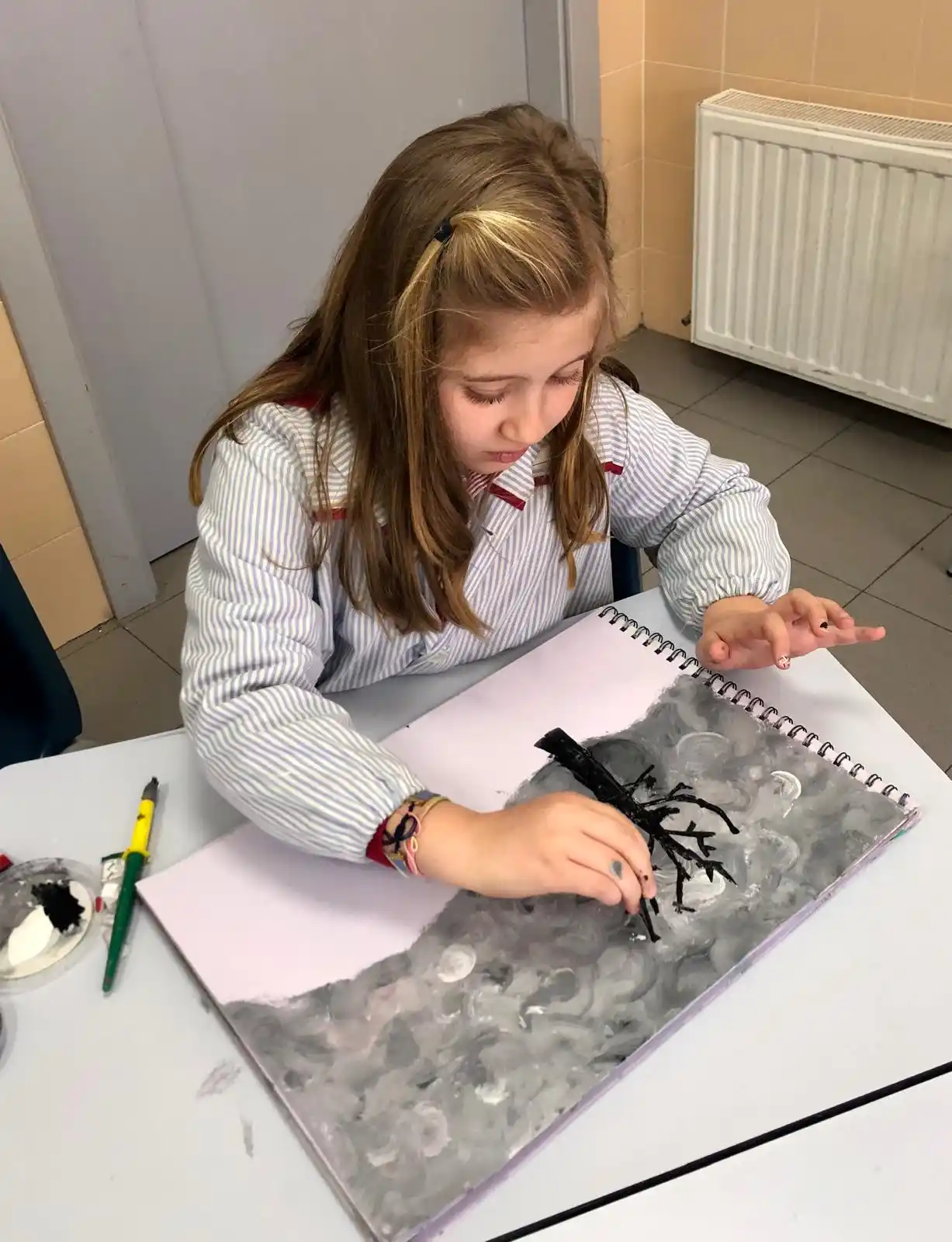 Image from COLEGIO EDUCARE MONTESCLAROS: En la extraescolar de pintura, nuestros alumnos están trabajando en un...