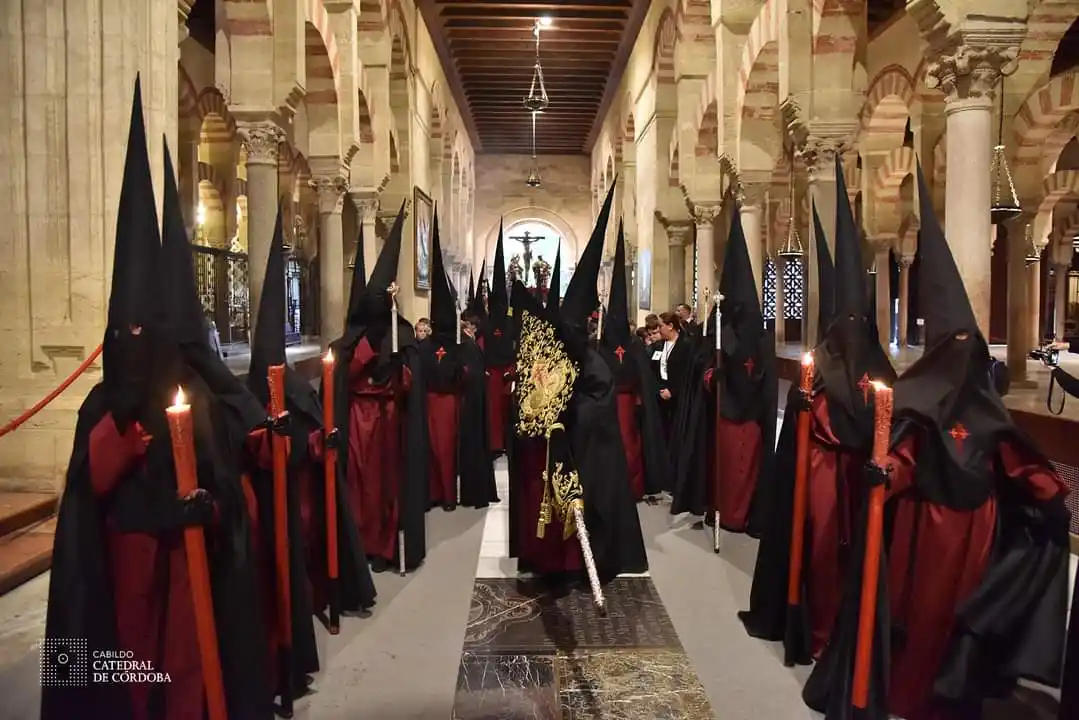 Image from Las Penas De Santiago 🔴⚫: 🔴⚫️ 𝐕𝐈𝐒𝐈𝐓𝐀 𝐍𝐎𝐂𝐓𝐔𝐑𝐍𝐀 𝐀 𝐋𝐀 𝐒𝐀𝐍𝐓𝐀 𝐈𝐆𝐋𝐄𝐒𝐈𝐀 �...