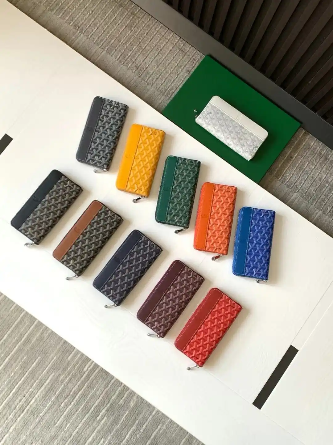 LUXURY SHOPPING post