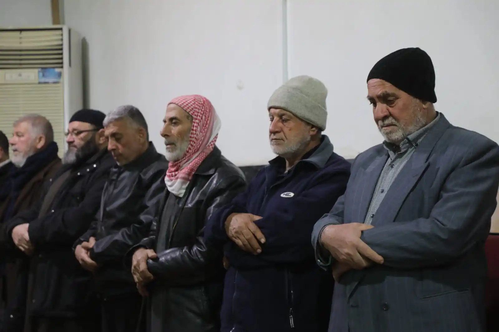 Image from محافظة إدلب: صلاة التراويح في أحد مساجد محافظة إدلب. <a class="text-blue-500 hover...