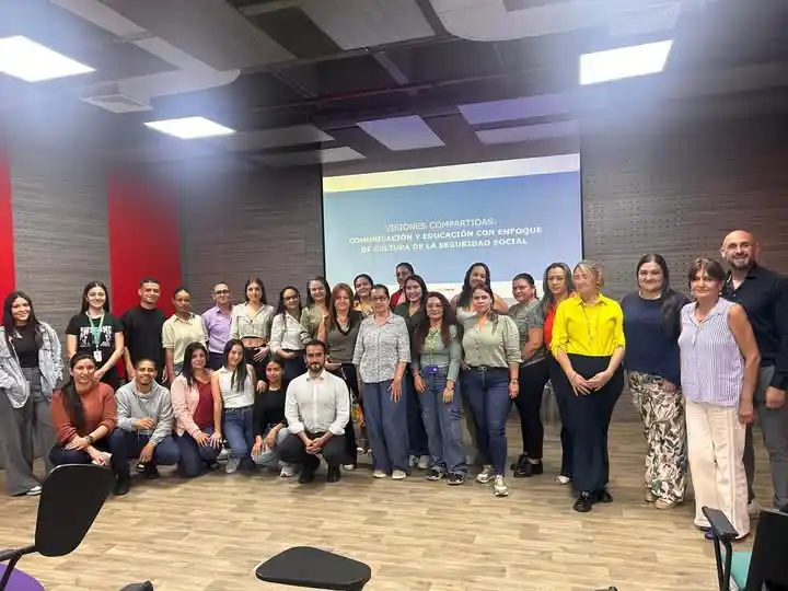 Image from MinSaludColombia: *Desde el Ministerio de salud seguimos fortaleciendo las capacidades d...